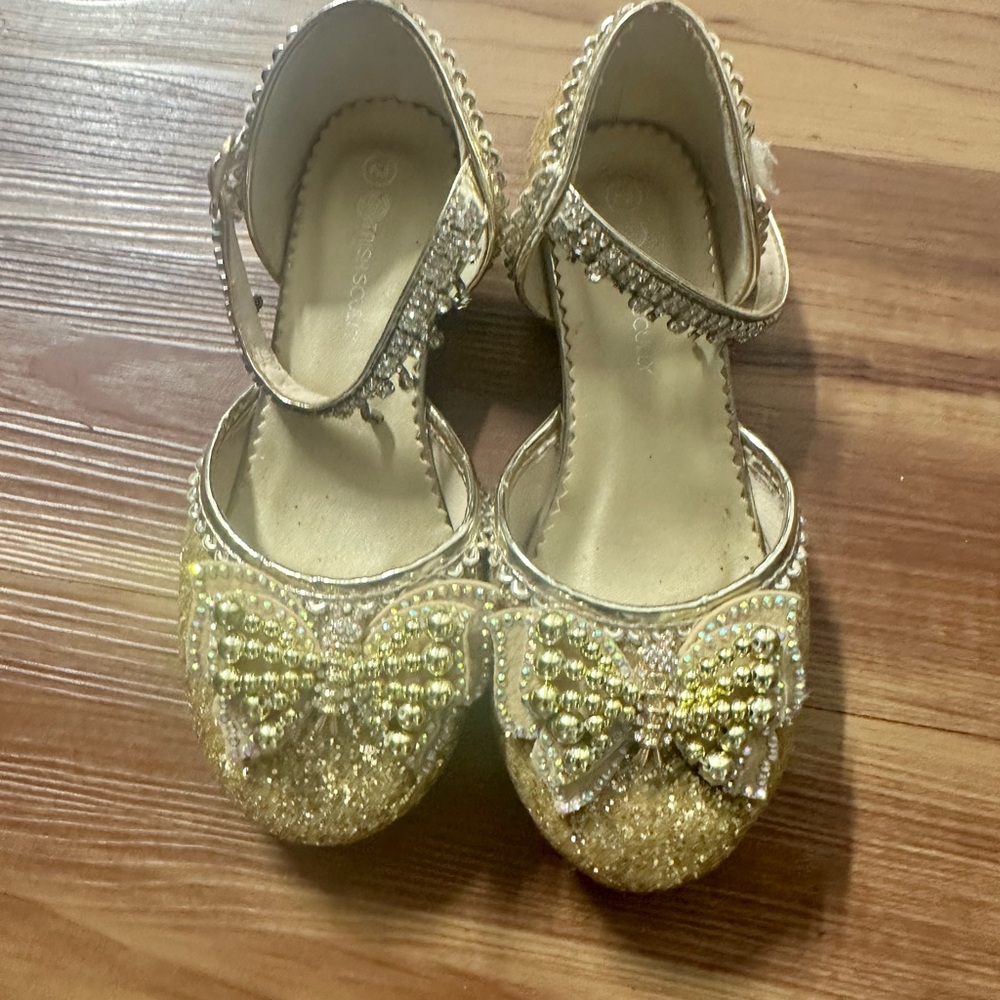 Beautiful well made girls shoes!